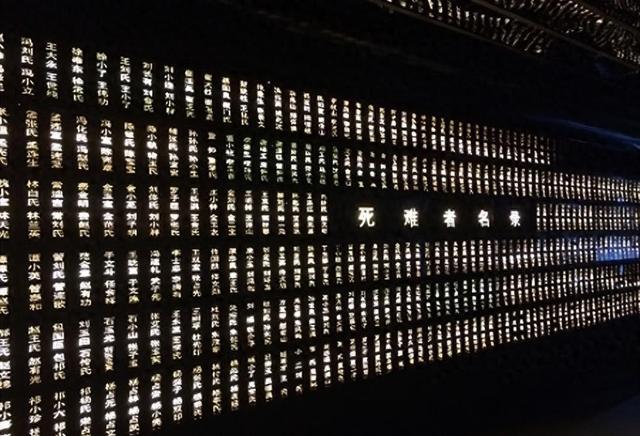 日本彻底慌了！马库斯捐赠的照片，让日本连夜修改教科书关于731