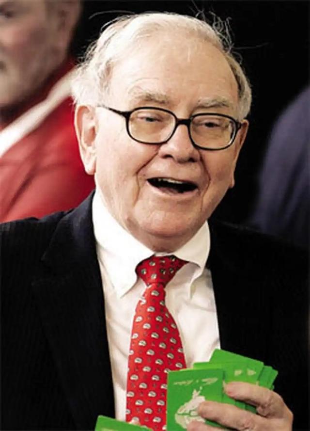 95岁巴菲特正式官宣谢幕！年底将卸任CEO，3820亿帝国交棒副手