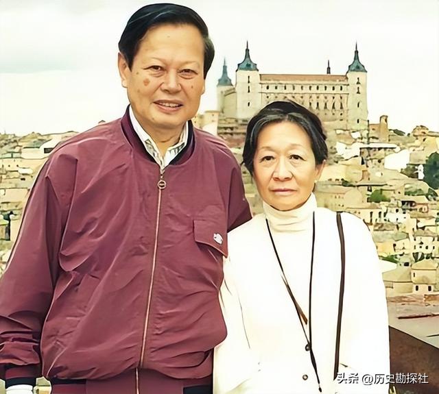 杨振宁发妻杜致礼有多美？1949年在美国的留影，22岁的她气质不凡