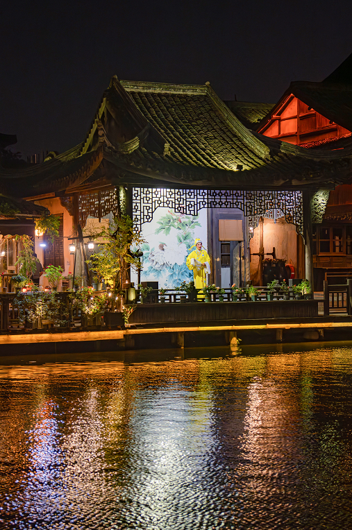 夜 乌 镇 , 新 奇 体 验