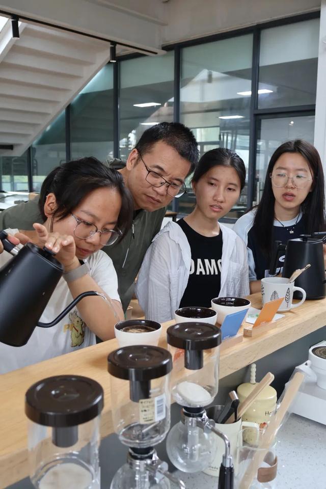 跟着赛事去旅行 | 骑到普洱思茅才知道 茶+咖=我的多巴胺双倍风暴