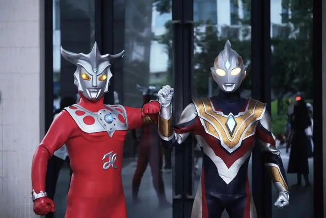 迪迦奥特曼和雷欧奥特曼谁更强？