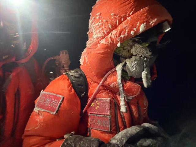 14岁深圳女孩登顶7546米高峰 她将校训带上雪山之巅