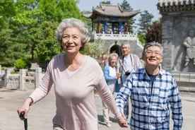 提倡：超过55岁的老人，宁可打麻将，也别做这4件事图片