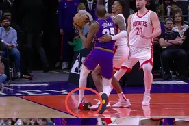 再次倒下的杜兰特，要不就算了吧图片