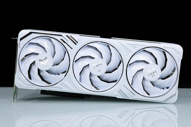 DLSS 4 & 3 有多大提升？影驰 RTX 5080 金属大师 白金版 OC 实测