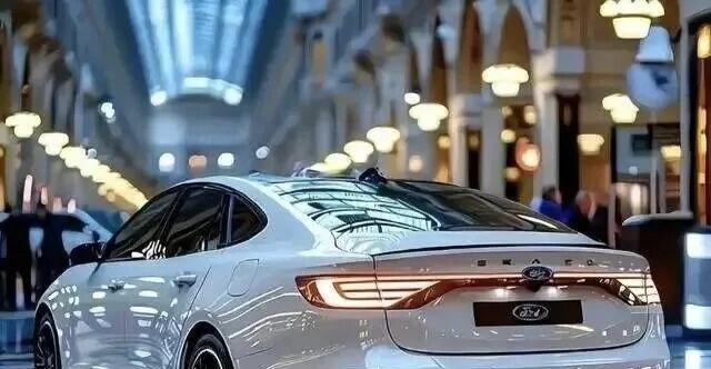 全新福特曝光，外观设计配四出排气，内饰调整，搭载2.0T发动机！