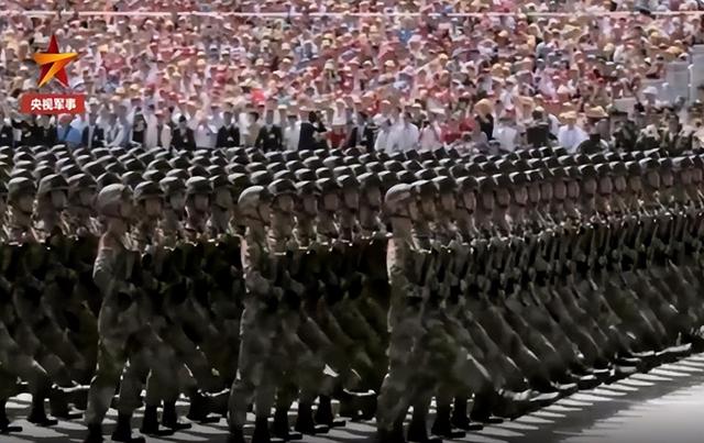 中国九三大阅兵在即，特朗普突然宣布，美国要再重新来一场阅兵