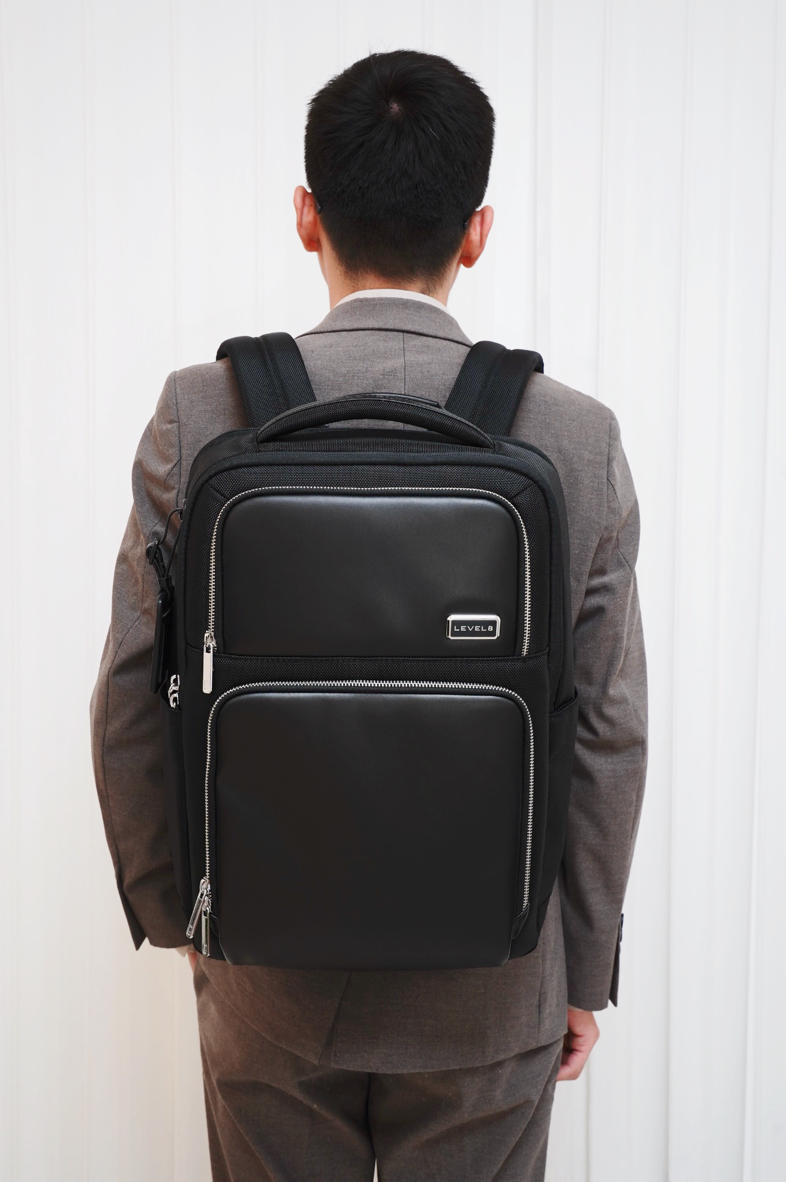 职场人士的得力助手,LEVEL8新品探界者商务双肩包——助你轻松应对工作挑战!