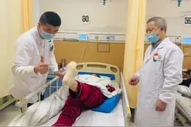 “吃了4年的止痛药不用再吃了！” 微创腰椎融合术解除患者多年病痛图片