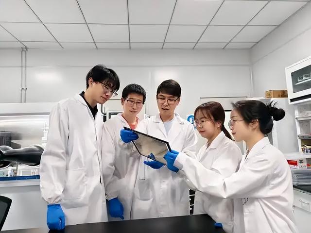 一夜之间，中国传来2个爆炸性突破，美国从88%降到9%，中国猛追