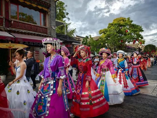 渔火映千年，国潮燃官渡！昆明首届渔灯会启幕，8天解锁双节狂欢