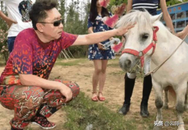 不查不知道一查吓一跳，坐拥北京60亩马场的于谦，私下到底有多壕