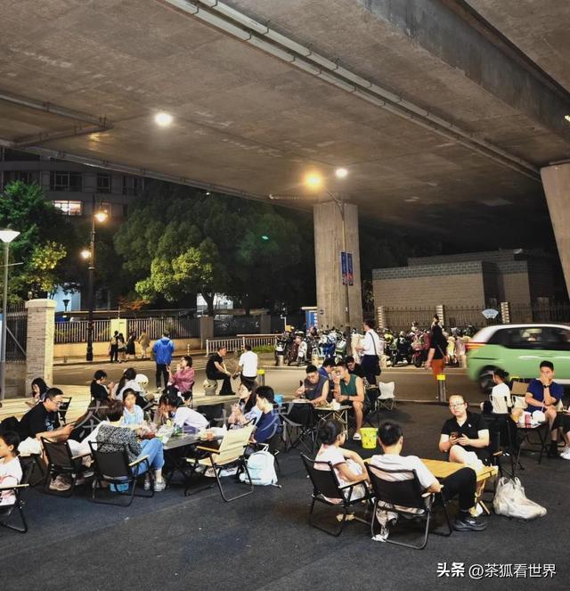 宁波老外滩夜市：中国经济的缩影