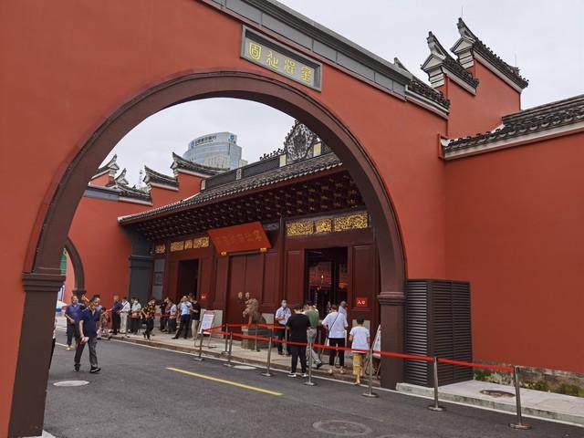 我是台湾人，刚从泰山回，实在忍不住想说：泰山给我三点印象