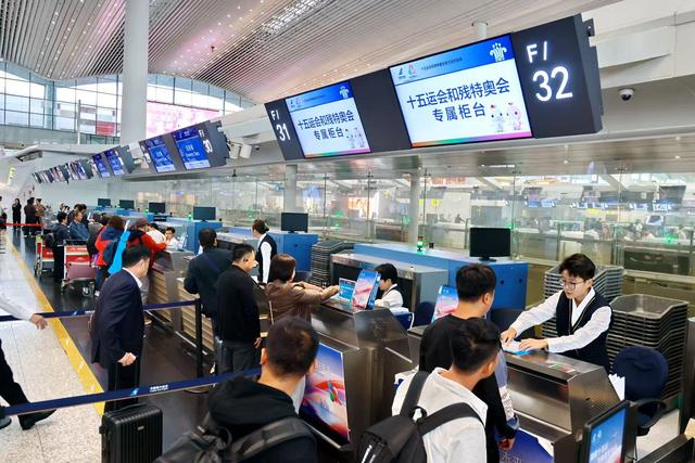 半两财经｜首航！C919喜提“十五运限定皮肤”