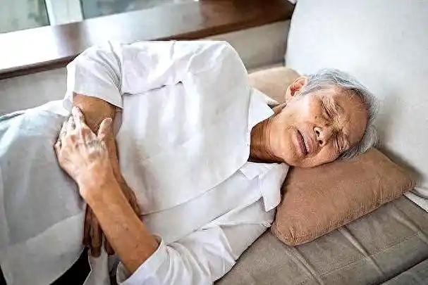 消化内科医生提醒:慢性胃炎若有3种表现,警惕病情加重,早就医