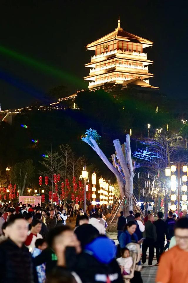 请到茂名过大年｜好吃好玩好逛！茂名庙街把年味玩明白了