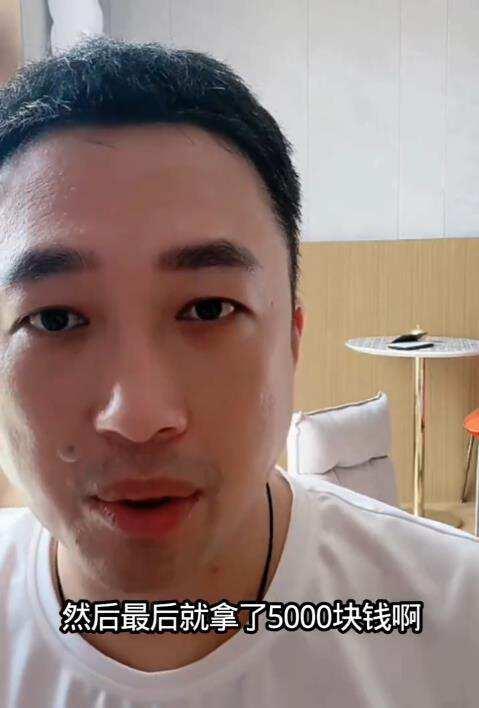 于正爆吴谨言原定为某部大电影女主角，封闭式训练数月后被知名女星介入换角，半年薪资仅5000元