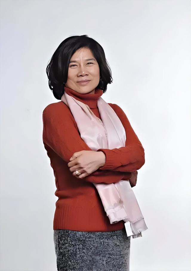 雷军没想到，十亿赌约12年后，董明珠一个举动再令所有人刮目相看