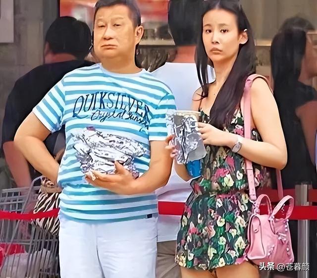 包养情人无数，娶初中同学女儿为妻，玩老婆闺蜜	，视色如命的富豪