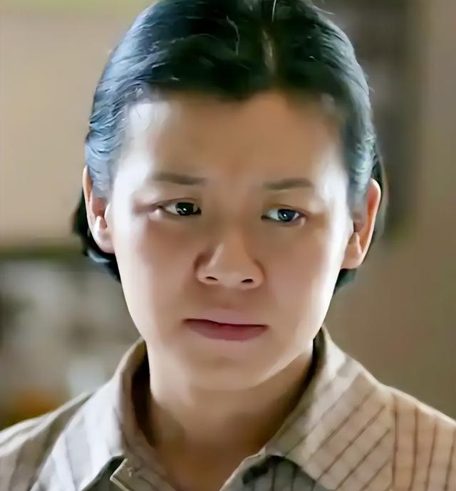 与四婚名导同居三年流产两次不结婚，转身下嫁穷小子，如今咋样？