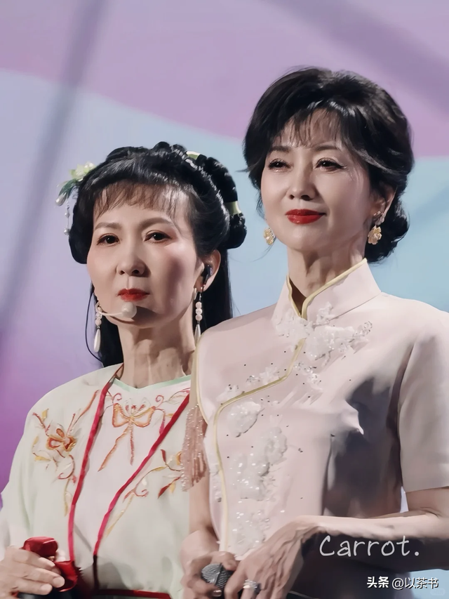 越来越不对劲！72岁赵雅芝和年轻人斗舞不在话下，与李连杰有一拼