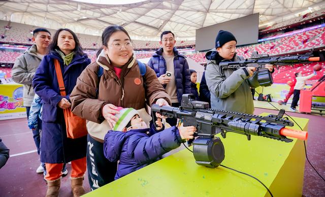 第十五届鸟巢欢乐冰雪季开幕 创新“双区”模式打造全民冬日狂欢