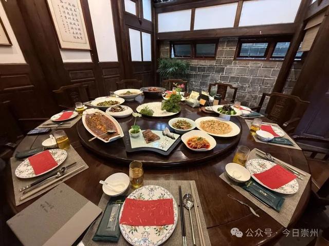 来正东街，尝枇杷茶煮的五花肉......