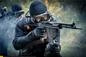 中国特种兵，不练硬气功了？手劈板砖，胸口碎石，十年前就删除图片