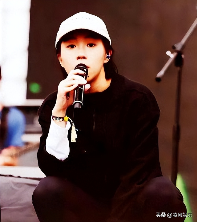 56岁的王菲怎么也想不到，28岁的大女儿如今也已经开始为她争光了