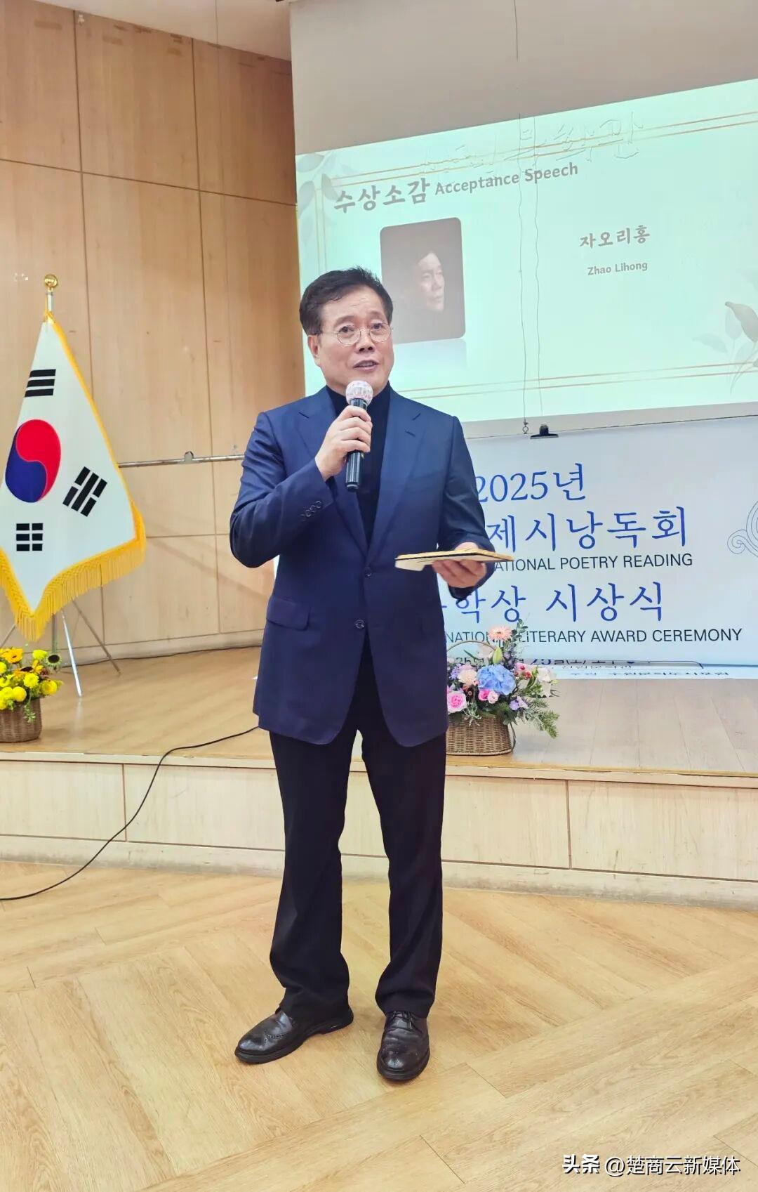 一年四折桂!赵丽宏以“静水流深”的中国诗心赢得世界共鸣与喝彩(图3) 一年四折桂!赵丽宏以“静水流深”的中国诗心赢得世界共鸣与喝彩(图3)