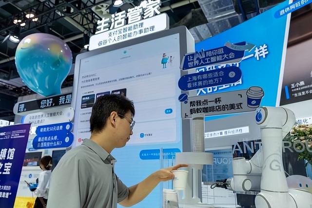 6.1B打平40B！蚂蚁百灵开源新模型，长文本推理成本砍至1/10