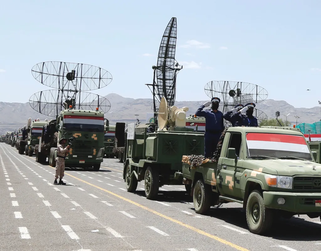 美军首次承认，战机遭拖鞋军导弹围剿，俄制老弹差点斩落五代机