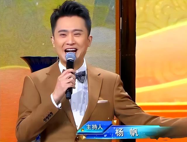 摊事了！央视主持人海外游，带妻女高调炫耀海外生活，被网友骂惨