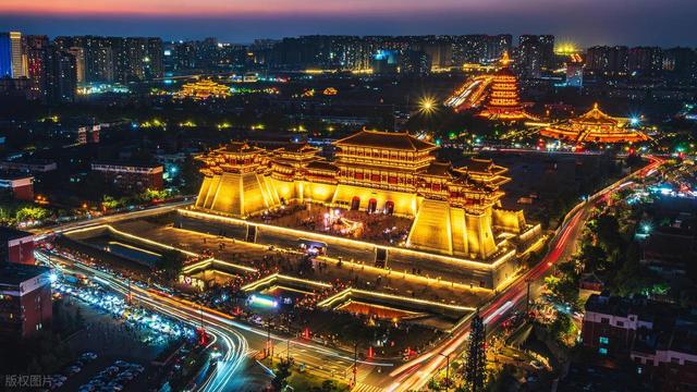 我是贵州人，从开封和洛阳旅行回来，实话实说两座城市差距太大了