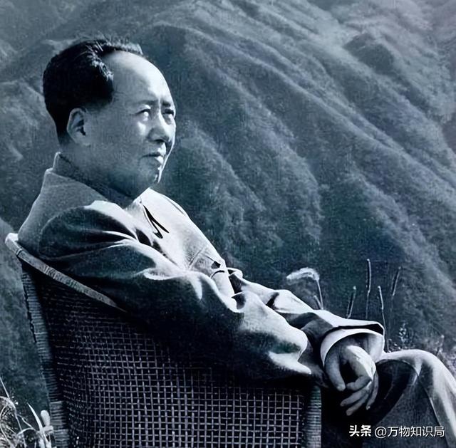 1962年	，刘思齐和杨茂之新婚后，去探望毛主席，珍贵合影留存