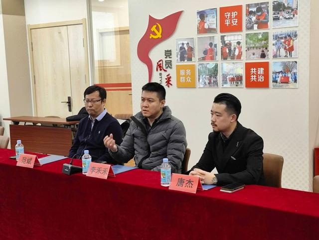 他是前外交部部长之子，娶了阎维文女儿，却选择独自创业自力更生