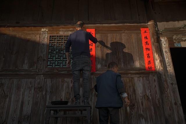 公司年会玩国王游戏，我抽到国王，命令女总裁和我舌吻一分钟