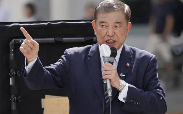 日本惹错人了！钓鱼岛突然爆发对峙，中日船舰罕见交手，投降80周年，石破茂打破惯例