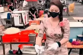 口罩摘下掉粉炒粉姐颜值与戴着差别太大，好多粉丝脱粉显无奈图片