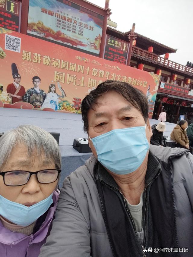 讲述我的写作故事43，《2025年开封赏菊记》。