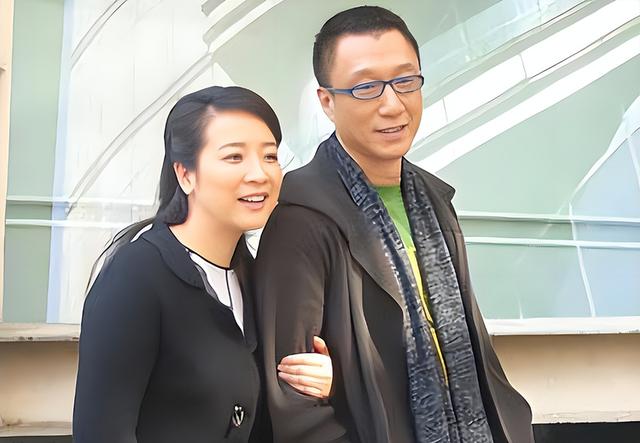 她是国家一级女演员，多次给坐轮椅丈夫戴绿帽，如今儿子也是演员