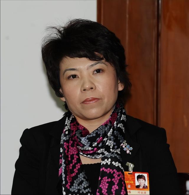 败光20亿、向洋人下跪、国籍问题，邓亚萍身上的标签到底是真是假