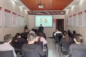 卧龙区车站街道：开展反电信诈骗宣传活动图片