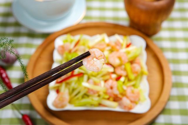 【厨房必学】韭黄炒虾仁：十分钟搞定鲜嫩多汁的下饭神器！