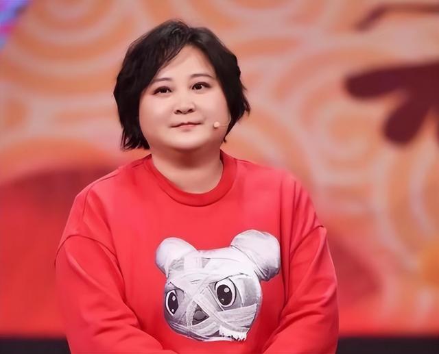 拒绝上春晚、解散公司，淡出综艺，43岁的贾玲把自己“作”没了？