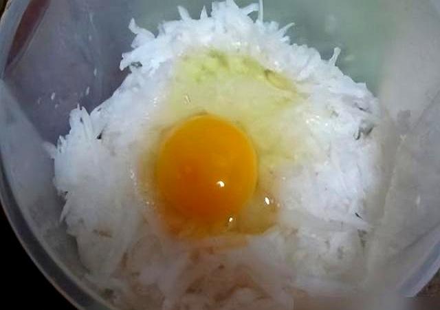 炸素丸子，记住放对“4样”，丸子酥脆不回软，一次炸好不复炸