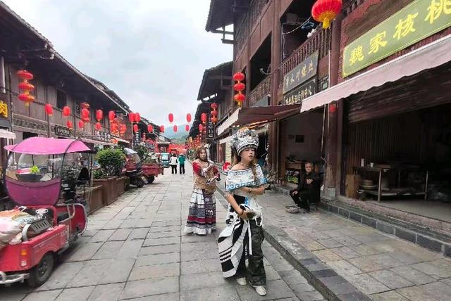 游览汉中市的青木川古镇