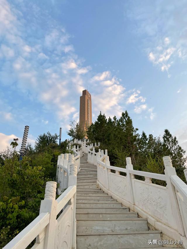 达茂旗达尔罕、百灵庙、乌克忽洞，固阳银号、忽鸡沟田野考察笔记